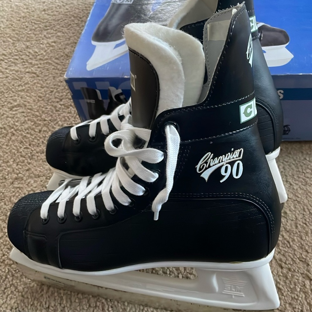 Men’s Size 8 CCM Hockey Skates